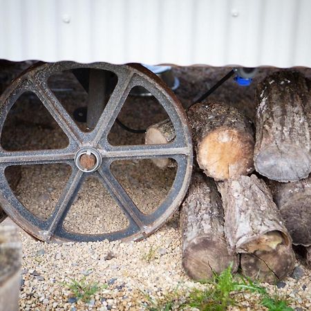 Romantic Secluded Shepherd Hut Hares Rest Southwick  Exterior photo